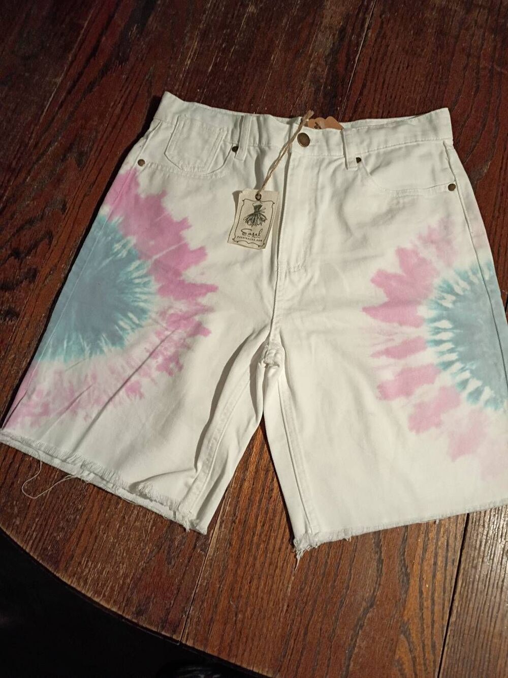 New Easel White Denim Tie Dye Bermuda Shorts Size L Pink Blue Sunburst EB41160